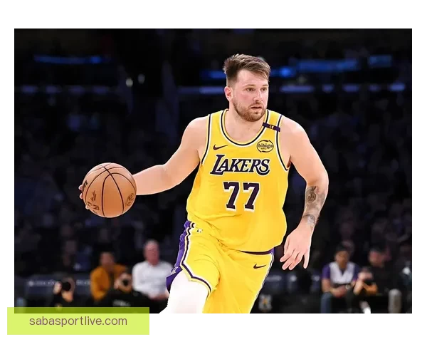 海斯20分钟8中8砍19+7疯狂一战 赛后呼吁东契奇减少吃T次数