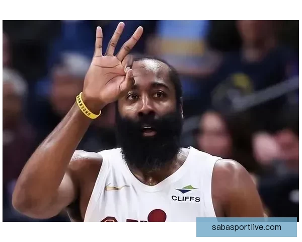 阿伦复出带来全新变化 双塔联手骑士攻守无懈可击 哈登17+14助攻助力全队