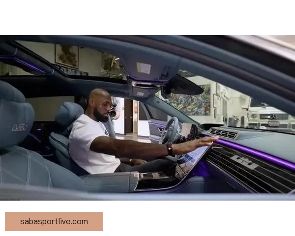 詹姆斯偶遇鳄鱼惊魂一刻晒30万豪车收藏十余台顶级座驾